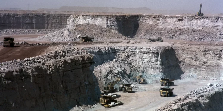 Il Niger schiaffeggia la Francia: revocato permesso di estrarre l’uranio