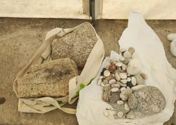 Pietre ‘rubate’ a S.Teodoro in valigia, turisti fermati a Olbia