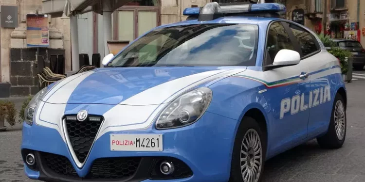 Si fingono carabinieri per estorcere denaro ad anziani, arrestati