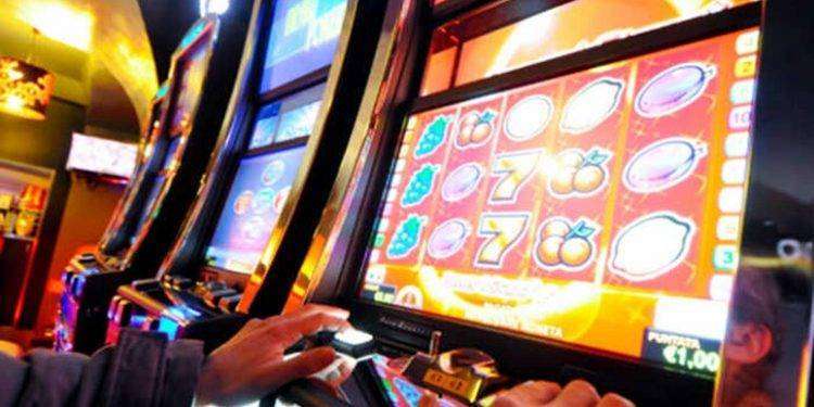 Rubavano fondi cassa delle slot machine, sequestrati 5 milioni