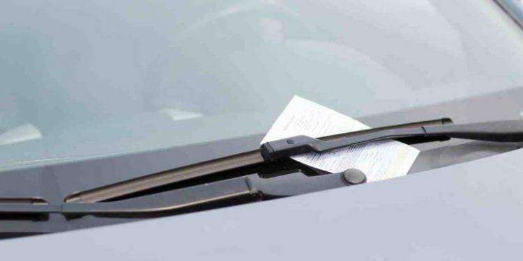 Auto: ecco come funziona la “Truffa dell’adesivo”