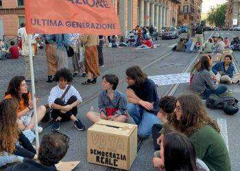 Bologna, bloccato il Tour de France in sostegno ai giovani palestinesi