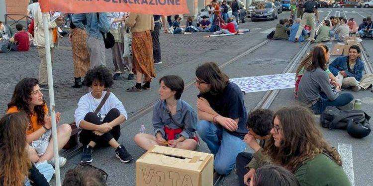 Bologna, bloccato il Tour de France in sostegno ai giovani palestinesi