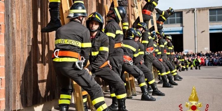 Vigili del fuoco denunciano, ‘poco personale e turni estenuanti’