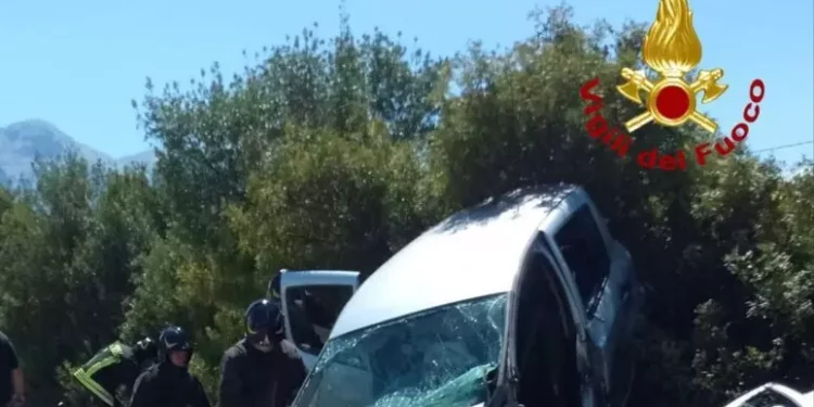 Scontro auto-camion, 2 morti e 2 feriti