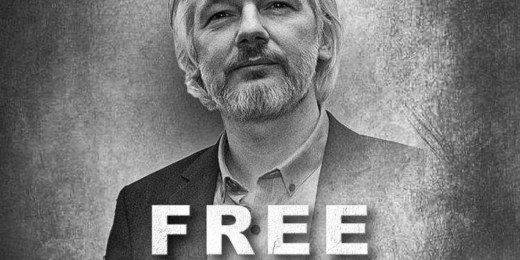 “Assange al servizio di Putin”: smontate 10 fake news sul padre di WikiLeaks