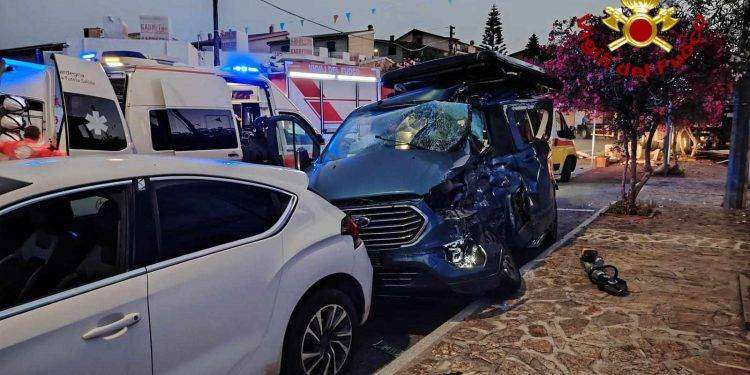 Posada, scontro tra auto e tir: due donne estratte dal mezzo