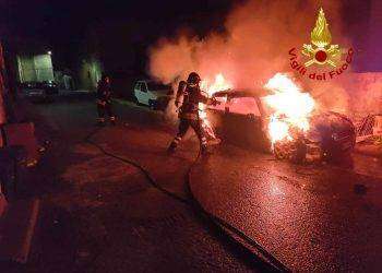 Incendio doloso a Torpè: in fiamme due auto