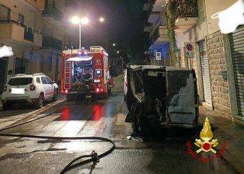 Alghero, in fiamme furgone: intervento dei Vigili del Fuoco