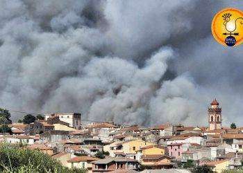 Vastissimo incendio vicino a Paulilatino: sul posto 4 elicotteri e due canadair