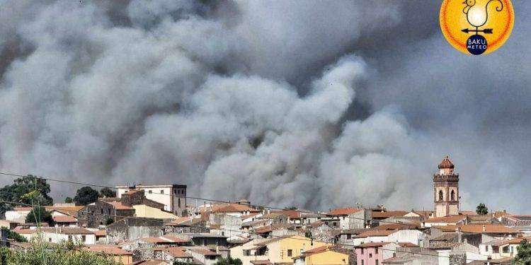 Vastissimo incendio vicino a Paulilatino: sul posto 4 elicotteri e due canadair