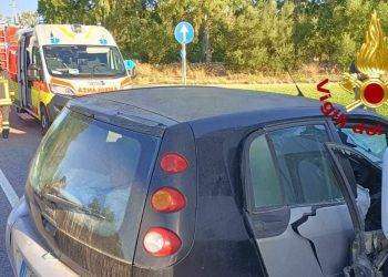 Arzachena, un ferito estratto dalle lamiere