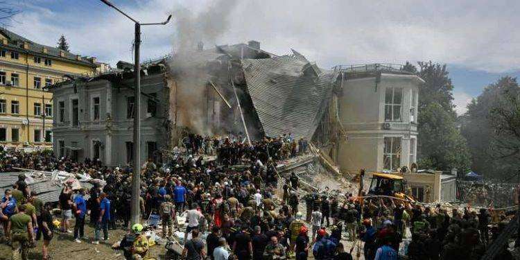Mosca respinge le accuse per il bombardamento dell’ospedale pediatrico di Kiev