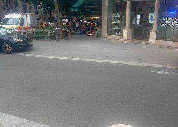 Terrore a Parigi, con l’auto si schianta su un locale: si sarebbero feriti e morti