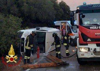 Olbia, perde il controllo dell’auto e si ferma sul fianco: un ferito