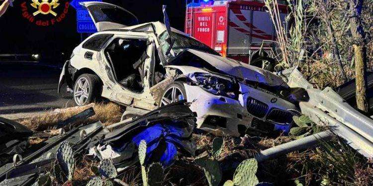 Elmas, scontro tra due auto: estratte dalle lamiere sei persone