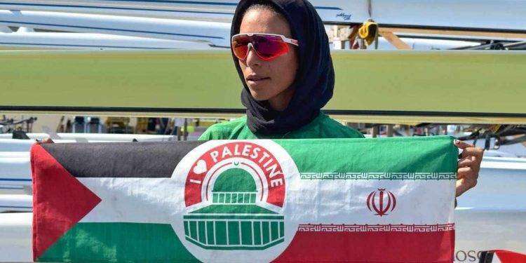 Atleta iraniana mostra solidarietà al popolo palestinese