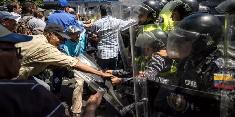 A Caracas scoppiano la violenza dei gruppi filo Usa contro la vittoria di Maduro