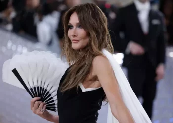 Carla Bruni indagata e sotto controllo giudiziario