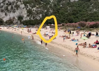 Di nuovo scontro su numero chiuso a Cala Luna, rimosso un box