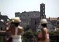 Flussi turistici in aumento ad agosto ma pesa l’inflazione