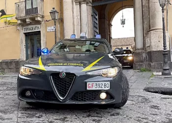 Bancarotta e riciclaggio per favorire clan, ordinanza per 10 persone