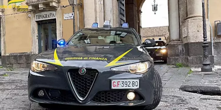 Bancarotta e riciclaggio per favorire clan, ordinanza per 10 persone