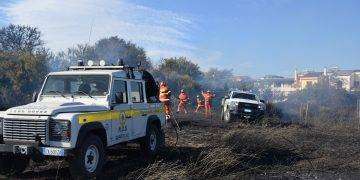 Vasto incendio a Quartu: in azione l’elicottero del Corpo Forestale