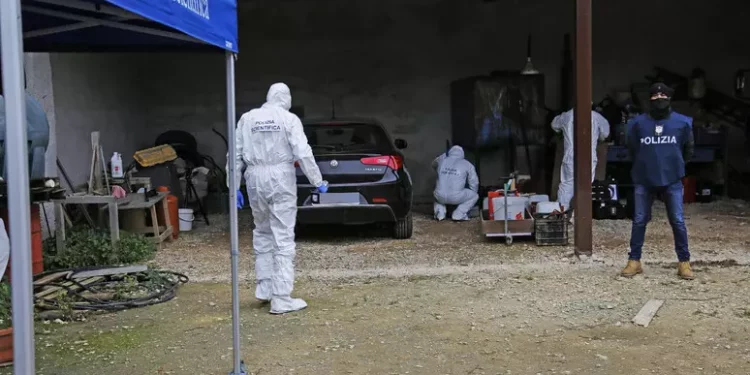 Inquirenti a caccia del covo di Messina Denaro, perquisizioni