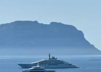 Jeff Bezos e Bill Gates in Sardegna coi loro mega yacht