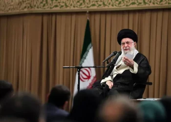 Khamenei ordina di colpire direttamente Israele