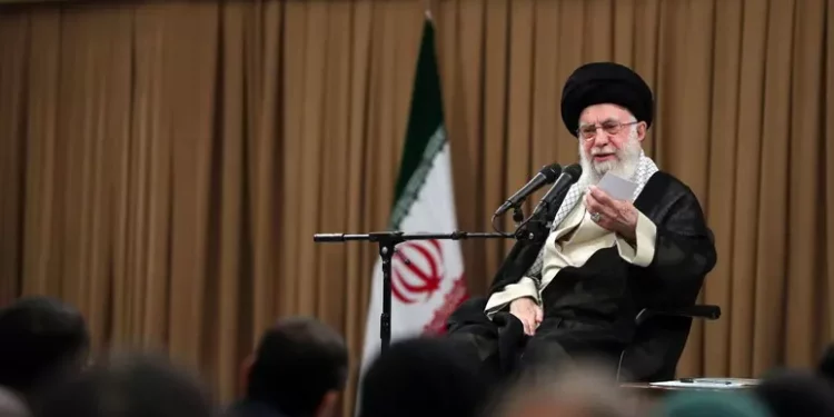 Khamenei ordina di colpire direttamente Israele