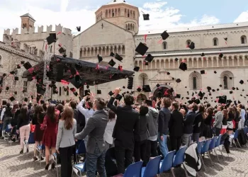L’84,3% dei laureati trova lavoro, diplomati solo il 73,3%