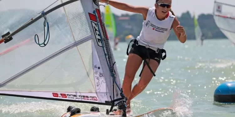 Windsurf, la cagliaritana Medde campionessa del mondo Techno 293