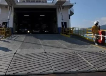 Più costi per le merci via mare, protestano gli autotrasportatori