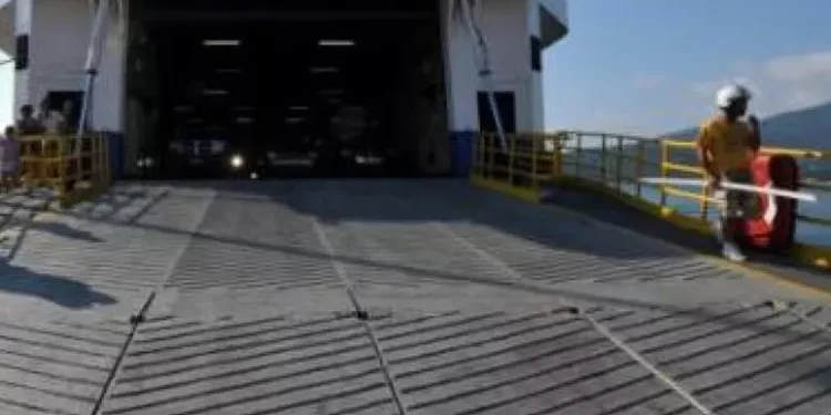 Più costi per le merci via mare, protestano gli autotrasportatori