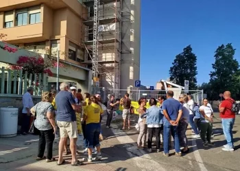 Protesta contro Thyrrenian link davanti a Comune Quartu