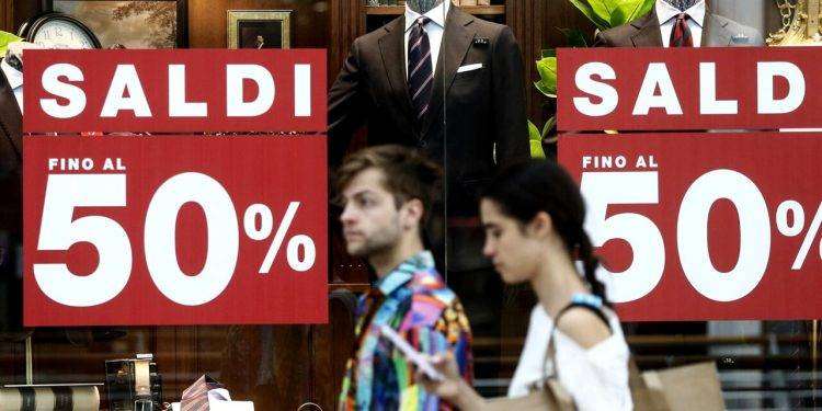 Al via i saldi estivi nell’Isola: ogni famiglia spenderà circa 154 euro