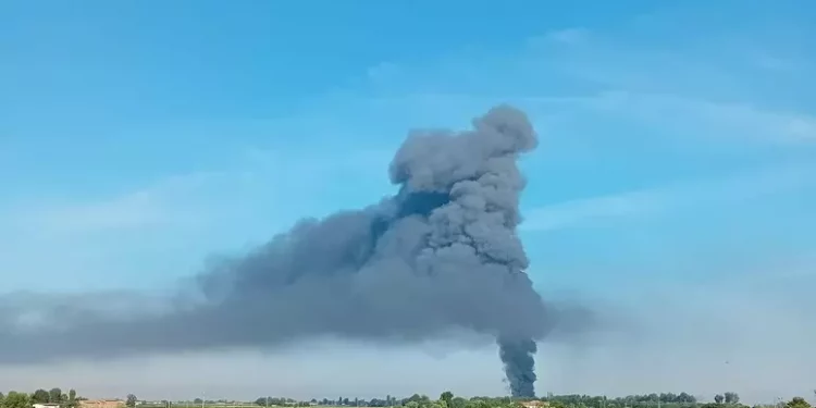 Scoppio e fiamme in una azienda di plastica nel Ferrarese, 2 feriti gravi