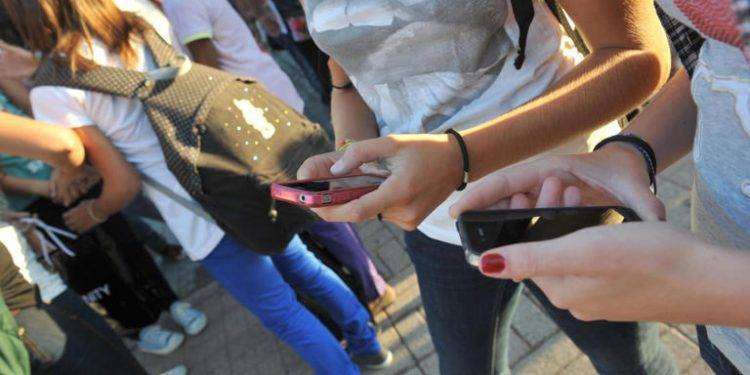 Sexting per più di 1 adolescente su 2, cresce OnlyFans