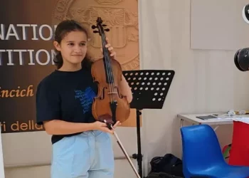 Trovano un violino nei rifiuti, è uno strumento del ‘700