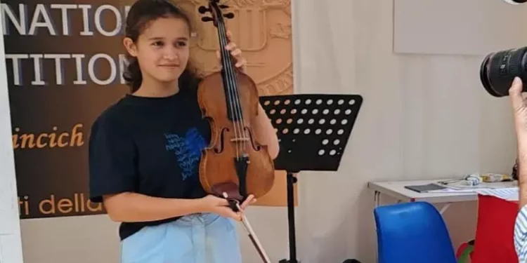 Trovano un violino nei rifiuti, è uno strumento del ‘700