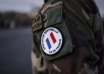Un militare dell’antiterrorismo accoltellato a Parigi, 1 arresto