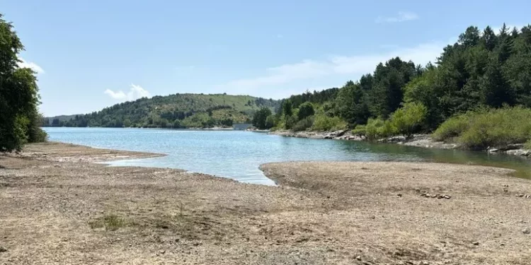 Un uomo è stato inghiottito dalle sabbie mobili in un lago ligure