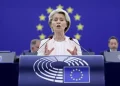 Ursula Von der Leyen rieletta con 401 voti