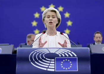 Ursula Von der Leyen rieletta con 401 voti