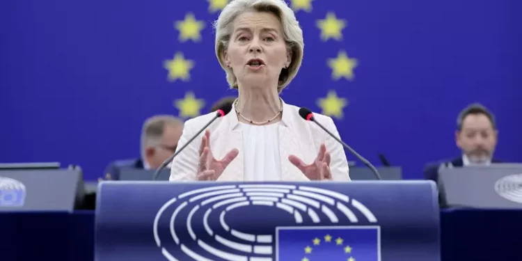 Ursula Von der Leyen rieletta con 401 voti