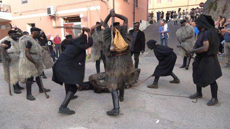 Villanova Monteleone, che spettacolo le maschere della tradizione