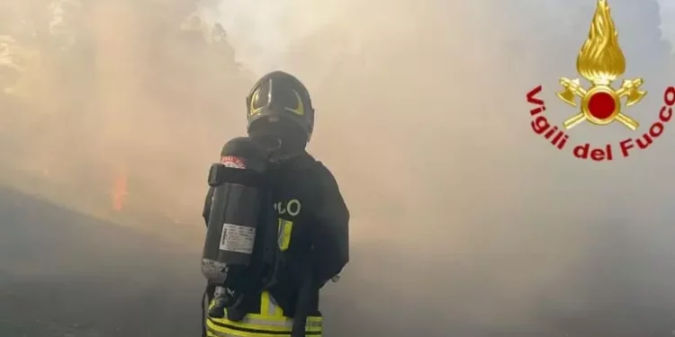 Incendio alla discarica di Scala Erre a Sassari