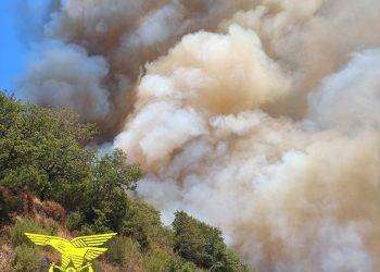 Vasto incendio a Burgos: sul posto 4 elicotteri e due canadair